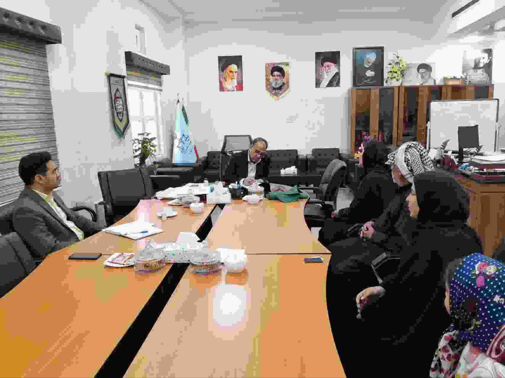 رسیدگی به مشکلات قضایی مردم در روز تعطیل؛ دادستان مرکز استان خوزستان با ۴۵ مراجعه‌کننده دیدار کرد