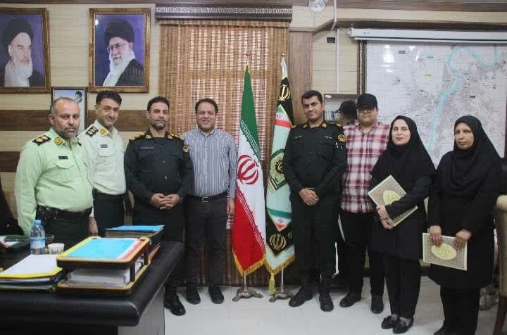 تقدیر فرماندهی انتظامی کلانشهر اهواز از اصحاب رسانه در روز خبرنگار تقدیر فرماندهی انتظامی کلانشهر اهواز از اصحاب رسانه در روز خبرنگار