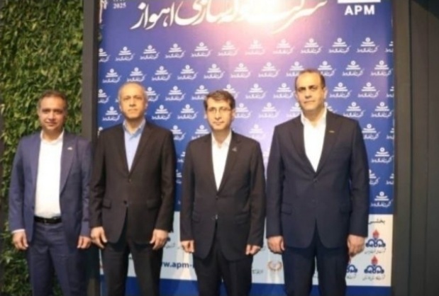 حضور وزیر نفت در غرفه شرکت لوله سازی اهواز در نمایشگاه بین المللی نفت
