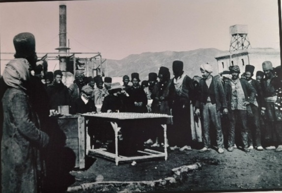  نحوه استخدام کارگران  در صنعت نفت ایران